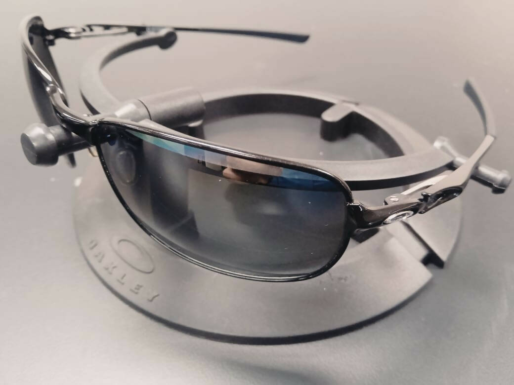 OAK - Used Oakley C wire polished black with Black polarized lens